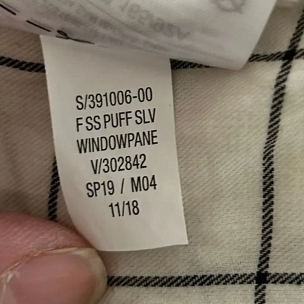 Old Navy Windowpane Grid Blouse Ivory Black Puff Sleeve Keyhole Top M